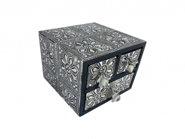 Schränkchen verziert